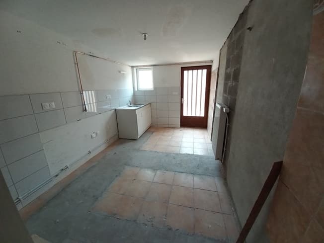 Maison de type HLM à rénover
