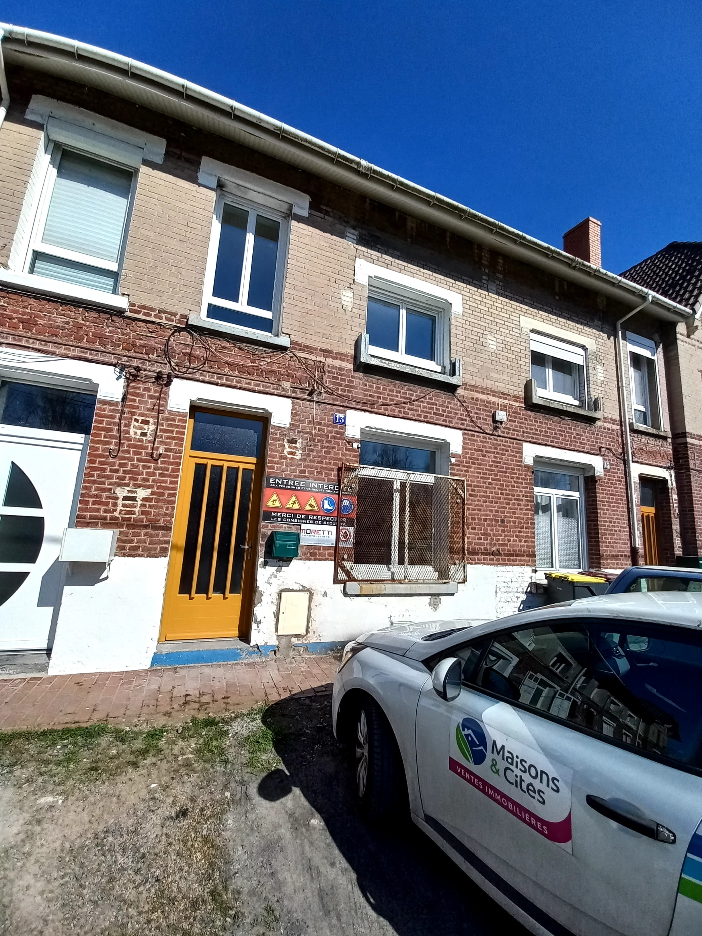 Maison de type HLM à rénover
