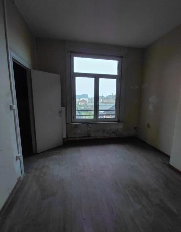Maison de type HLM  à rénover