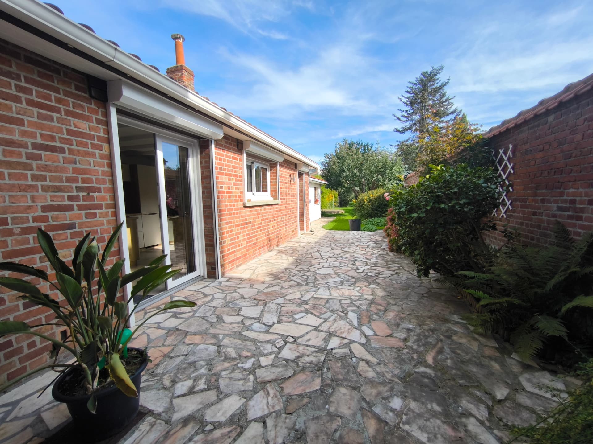 Maison de ville avec beau jardin !