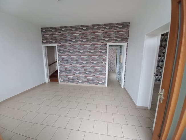 Maison de type HLM à rénover