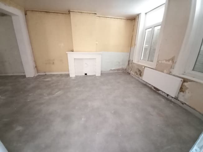 Maison de type HLM à rénover
