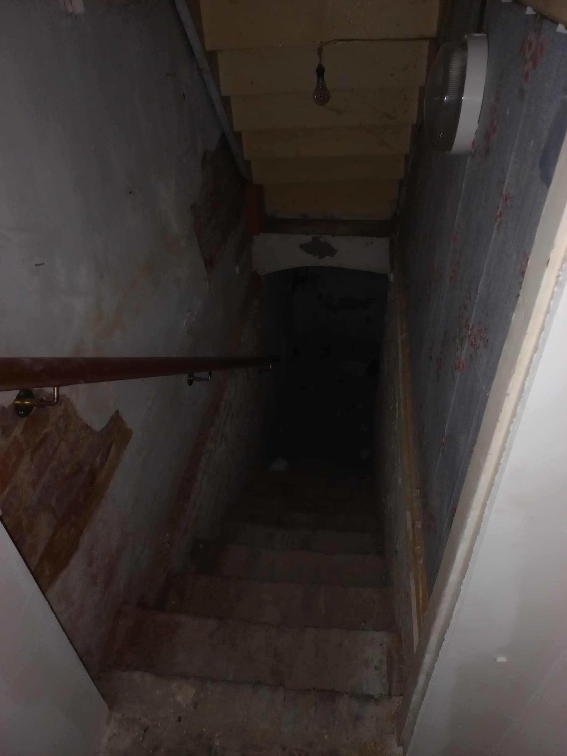 Maison de type HLM spacieuse à rénover