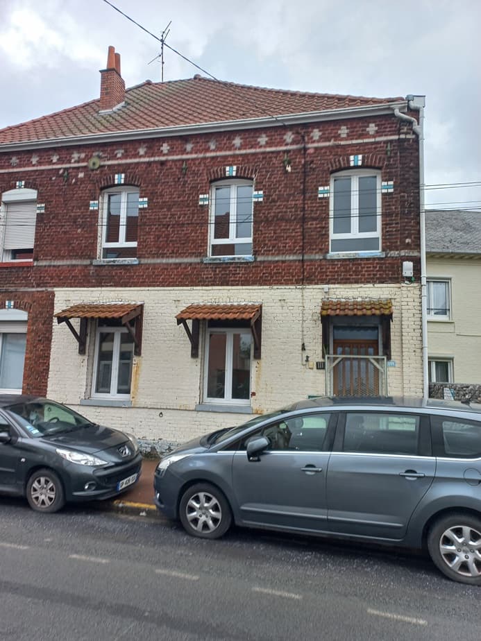 Maison de type HLM spacieuse à rénover