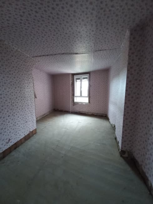 Maison de type HLM spacieuse à rénover