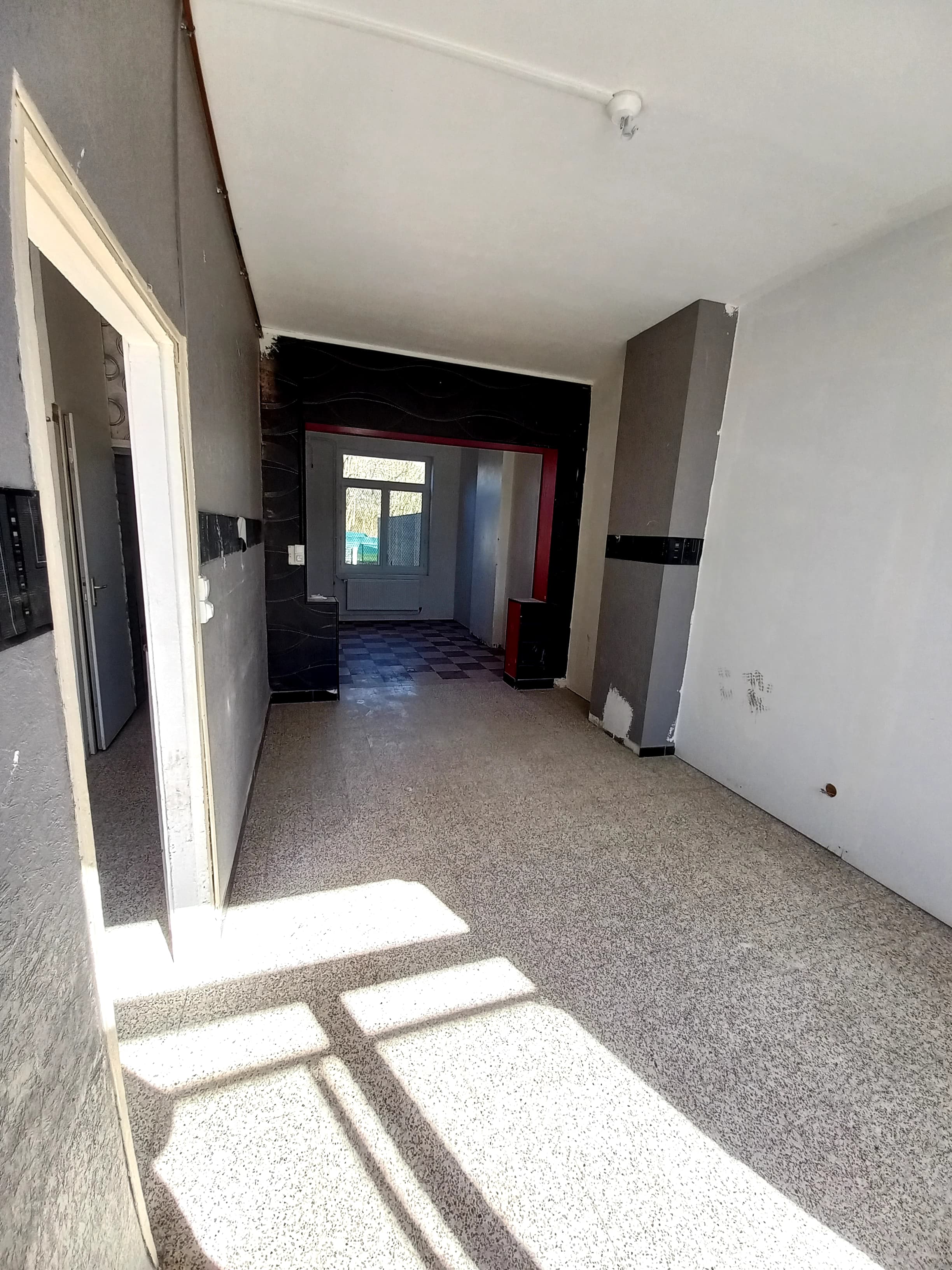 Maison de type HLM à rénover