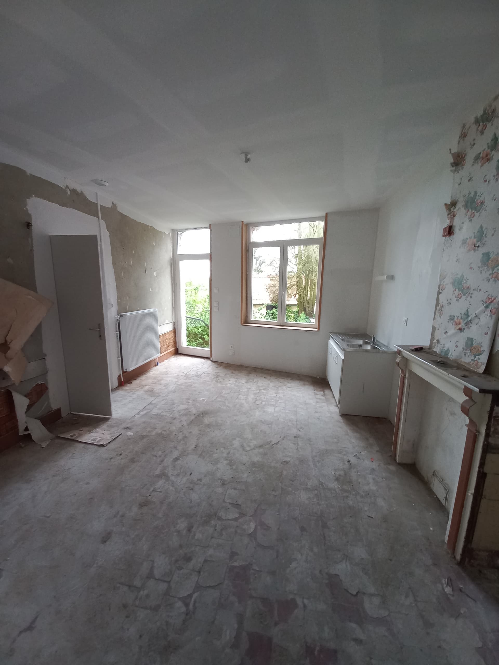 Maison de type HLM spacieuse à rénover