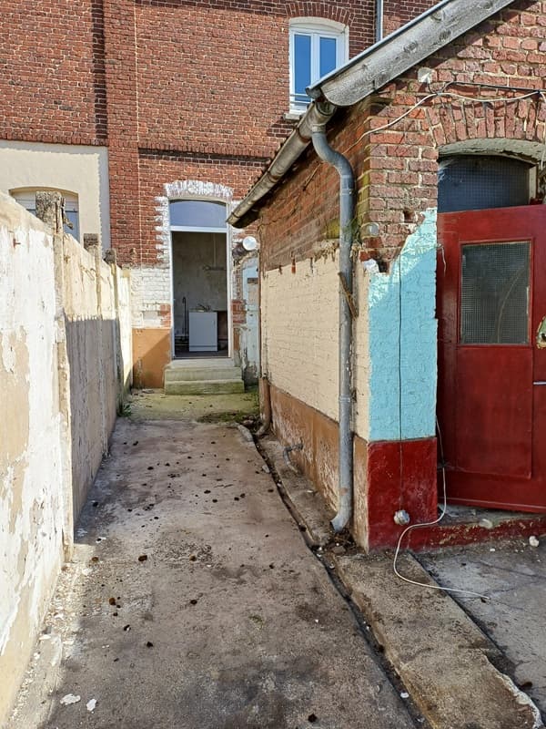 Maison de type HLM à rénover