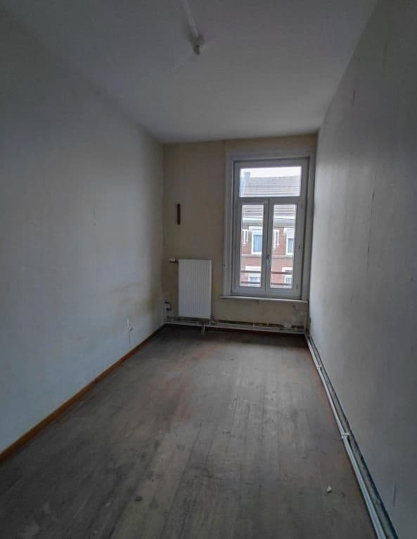 Maison de type HLM  à rénover