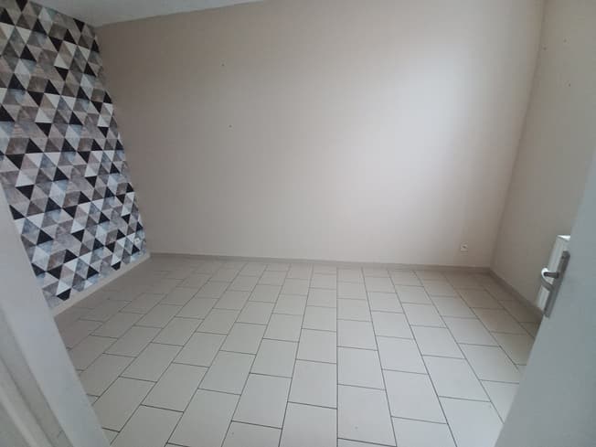 Maison de type HLM à rénover